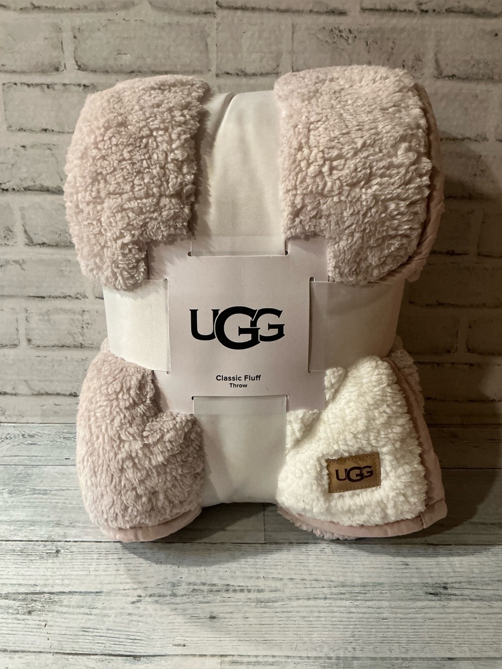 Ugg Classic UGGFluff 50” x 70” Throw-Bay Fog